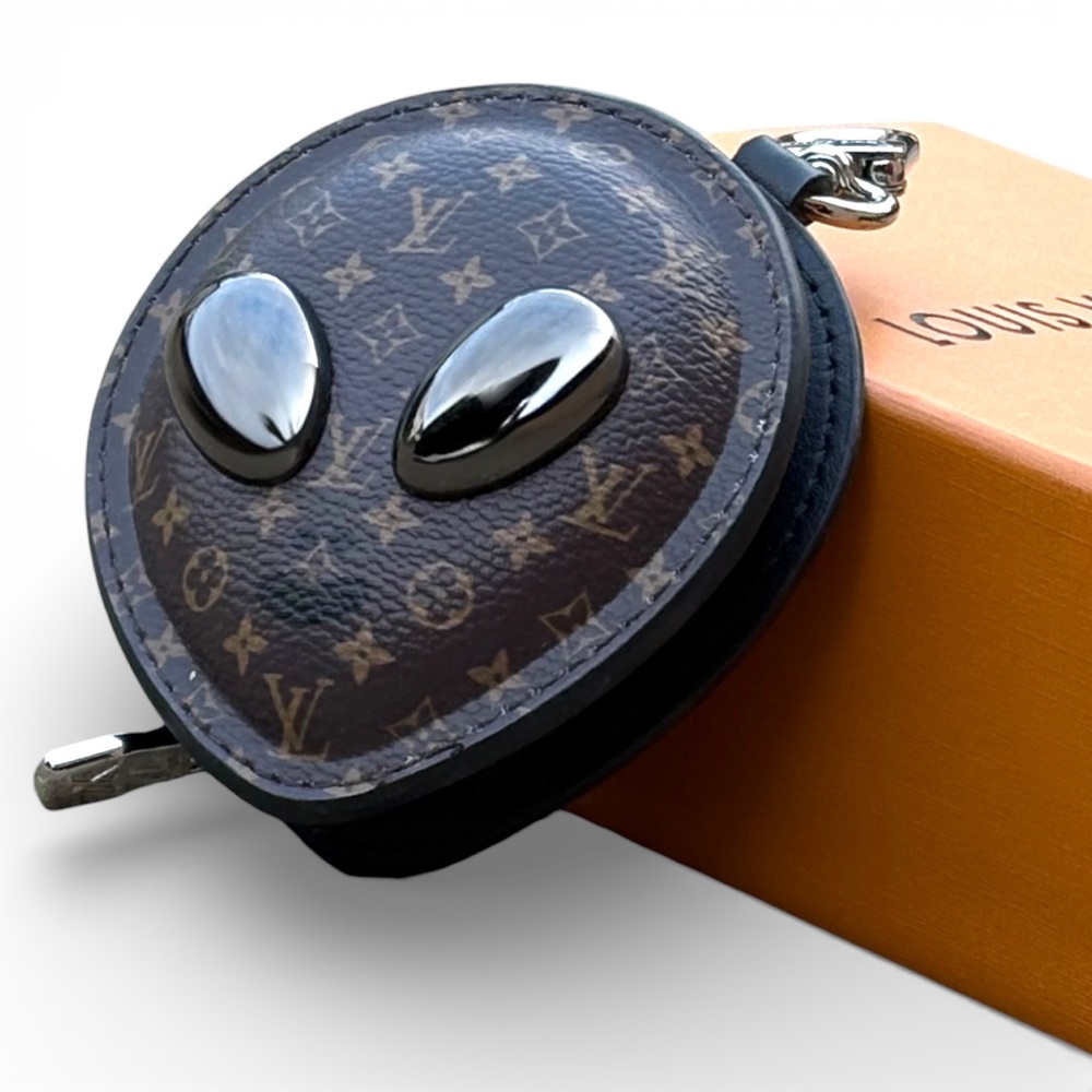 Louis Vuitton Brown Bag Charm/Coin Pouch - Picture 3 of 13